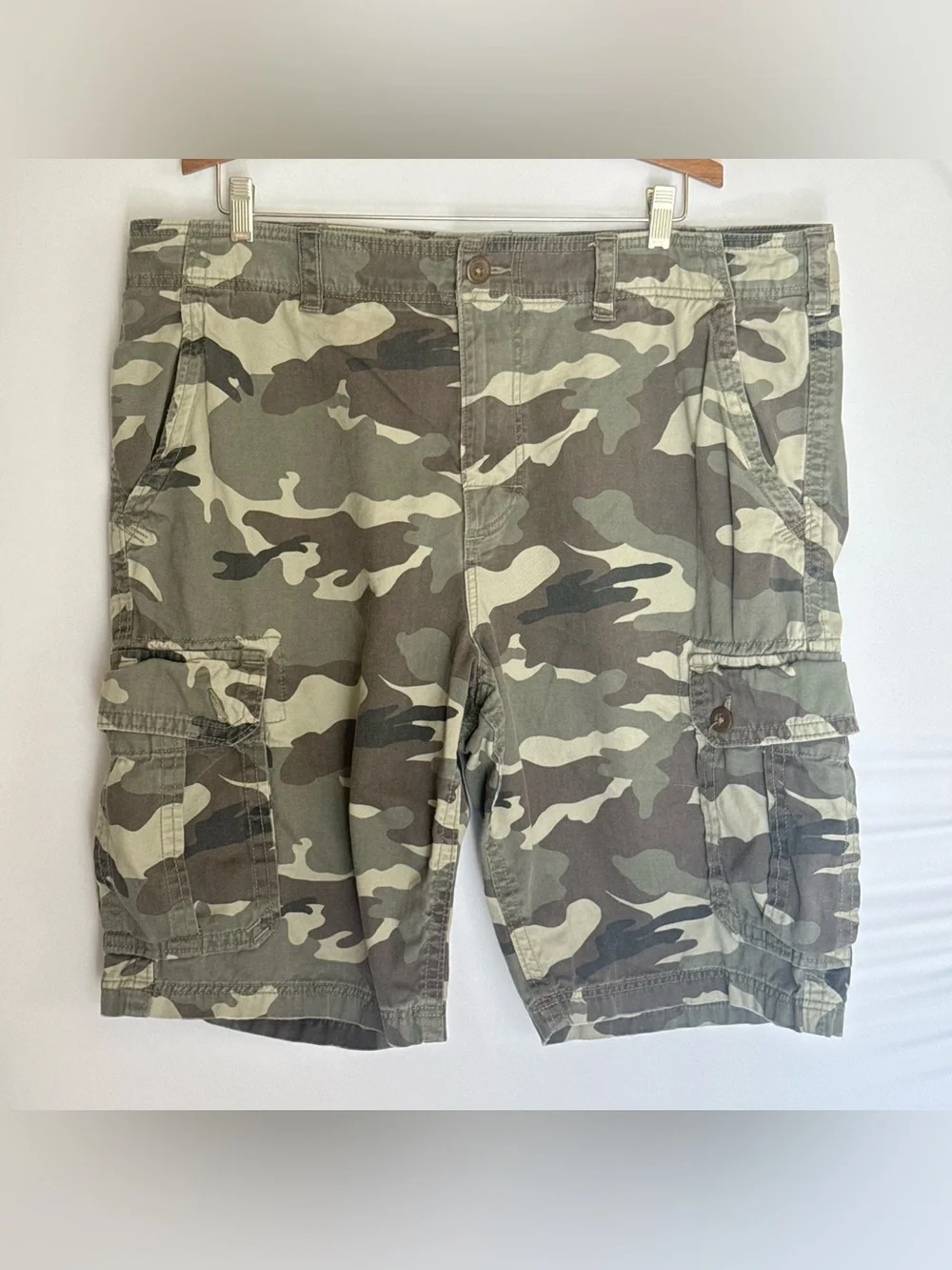 American Eagle Outfitters Beige and Olive Long Cargo Shorts Y2K Baggy 23” 40w - Picture 1 of 10
